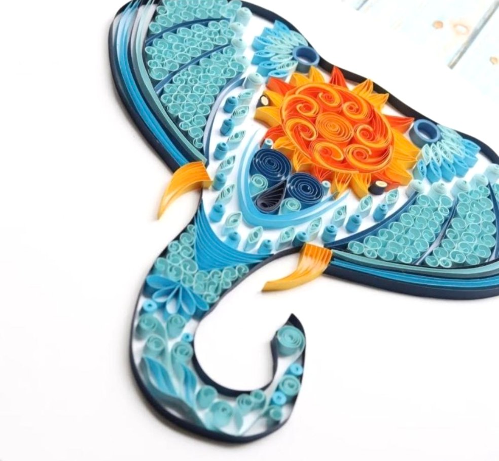 Fil tablosu yandan: şeritlerin kabartması ve gölgeleri görünüyor